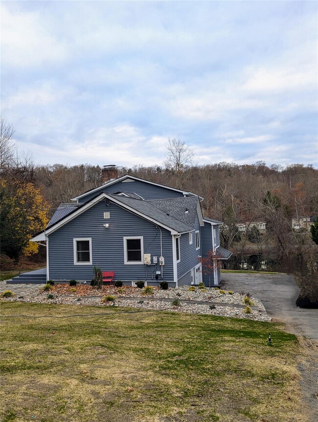 417 Saw Mill River Rd in Millwood, NY - Foto de edificio - Building Photo