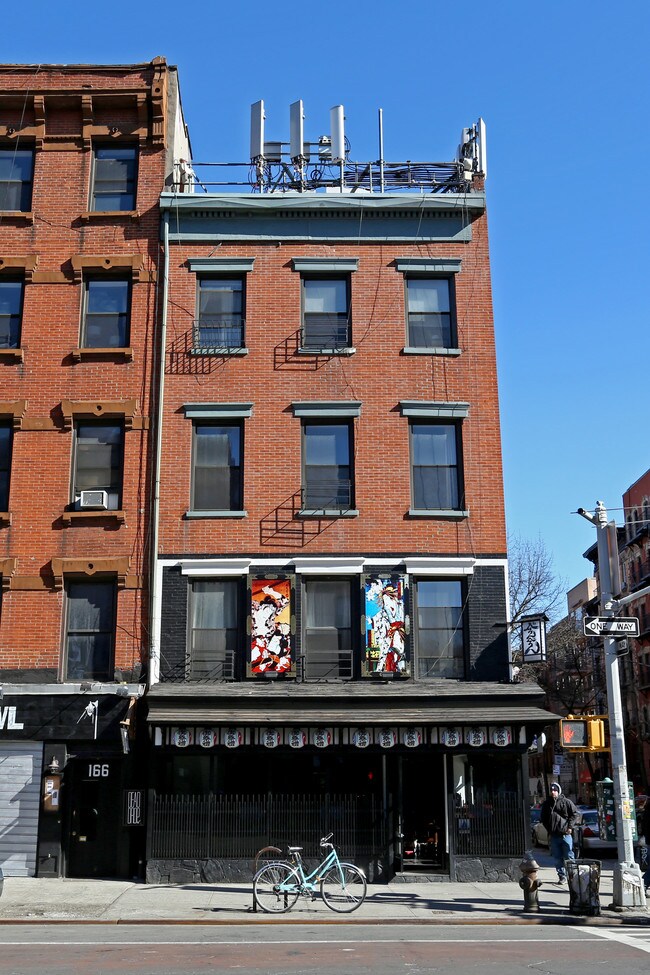 164 1st Ave in New York, NY - Building Photo - Building Photo