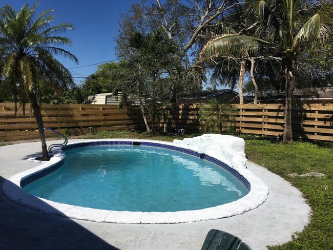 6331 Farragut St in Hollywood, FL - Building Photo - Building Photo