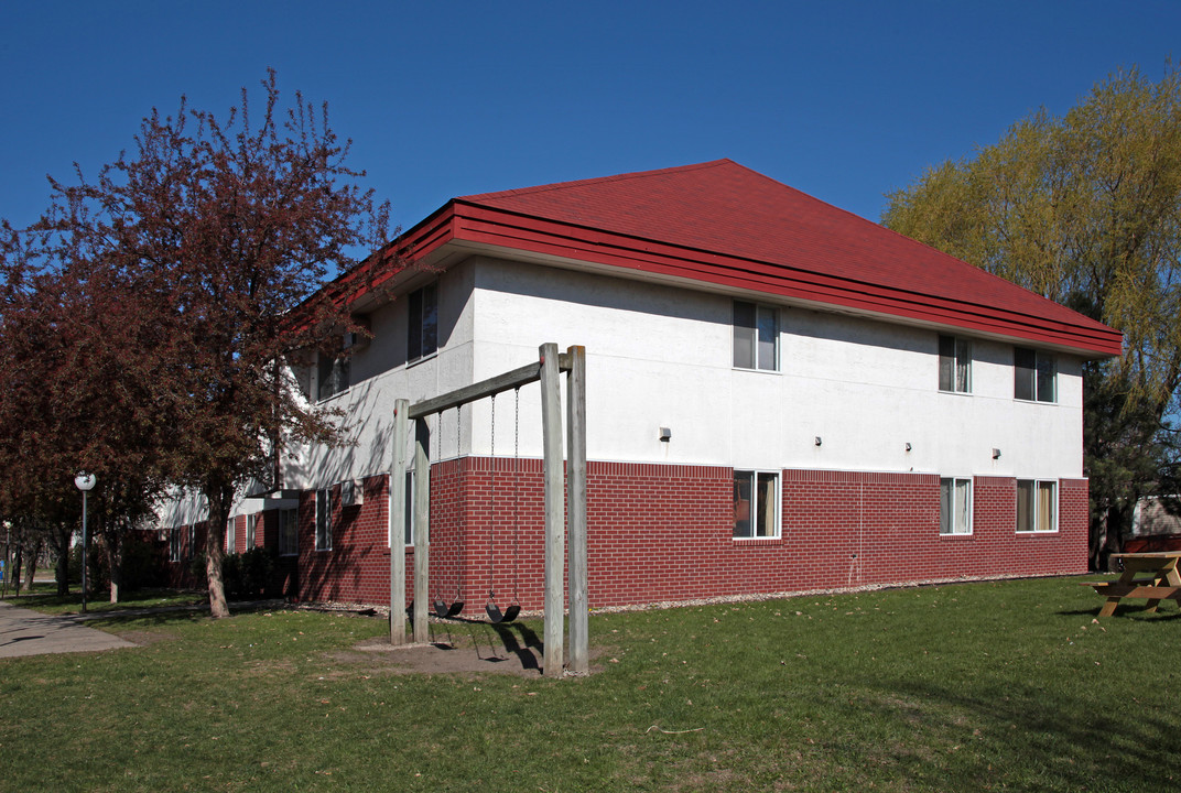 North Place Apartments in Hutchinson, MN - Building Photo