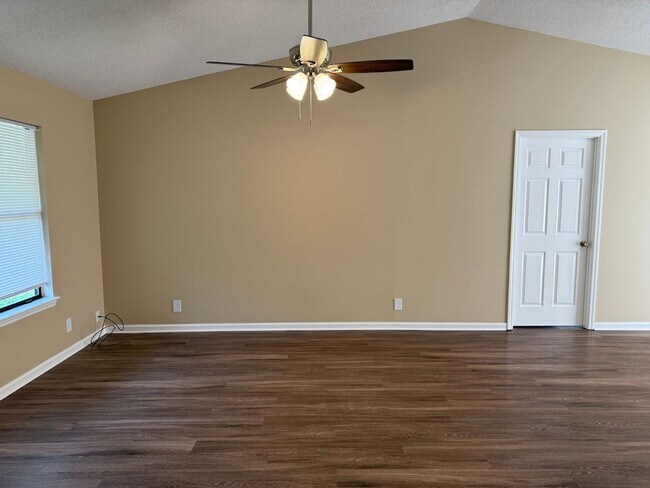 302 Pinedale Dr in St. Marys, GA - Building Photo - Building Photo