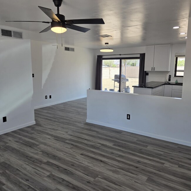 10521 W Loma Ln in Peoria, AZ - Building Photo - Building Photo