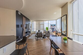 44 W Monroe St in Phoenix, AZ - Building Photo - Building Photo