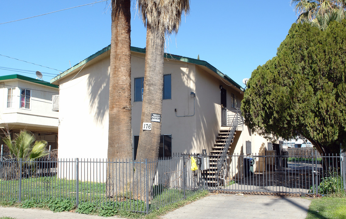 176 13th St in San Bernardino, CA - Foto de edificio