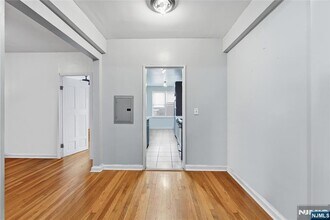 2520 John F. Kennedy Blvd, Unit 2C in Jersey City, NJ - Foto de edificio - Building Photo