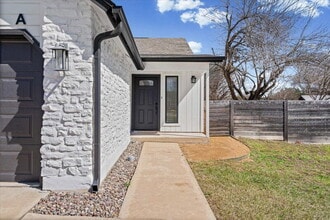 303 Fantail Loop in Austin, TX - Foto de edificio - Building Photo