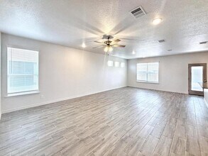 725 Freedom Cir in Nolanville, TX - Building Photo - Building Photo