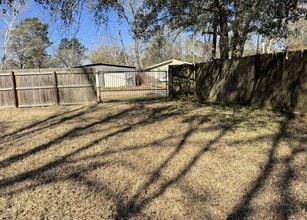 230 N Holly Ave in Cleveland, TX - Building Photo - Building Photo