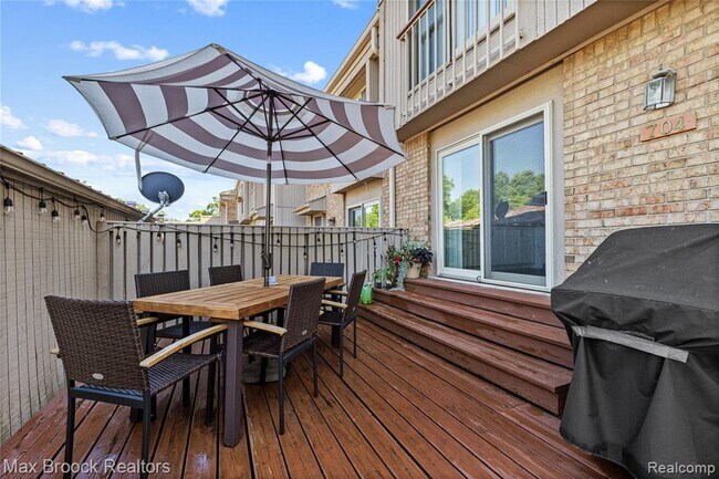 704 Oakbrook Ridge Dr in Rochester Hills, MI - Building Photo - Building Photo