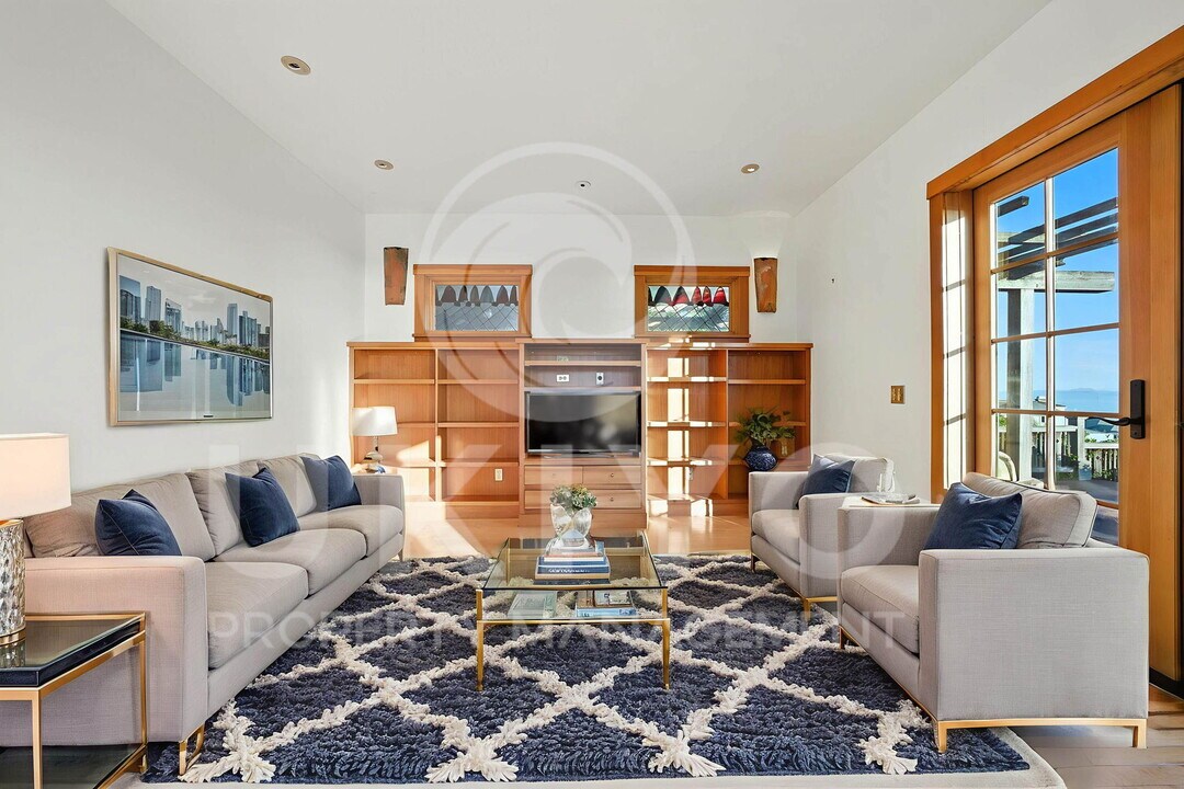 6538 Gwin Rd in Oakland, CA - Building Photo