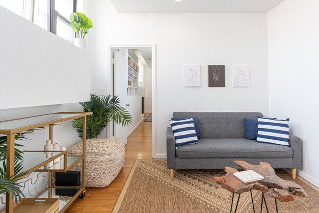 735 10th Ave in New York, NY - Building Photo - Building Photo
