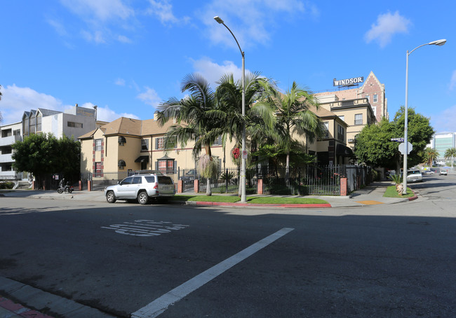 701-707 S Berendo St in Los Angeles, CA - Building Photo - Building Photo