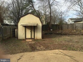 5287 Sudberry Ln in Woodbridge, VA - Building Photo