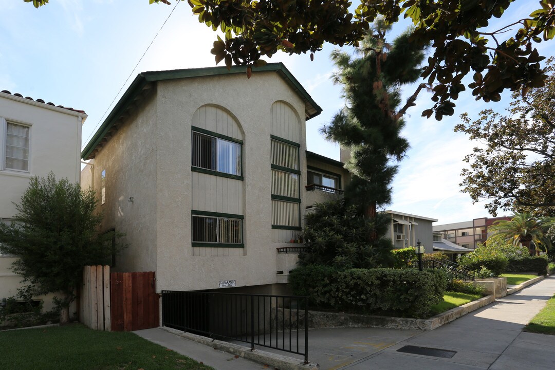 120 S Everett St in Glendale, CA - Building Photo