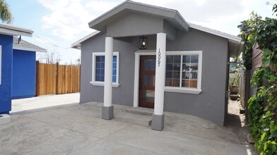 10065 Arleta Ave in Arleta, CA - Foto de edificio - Building Photo