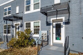 716-718 Jackson St NE in Washington, DC - Foto de edificio - Building Photo