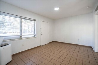 260 Navarre Ave-Unit -1 in Coral Gables, FL - Building Photo - Building Photo