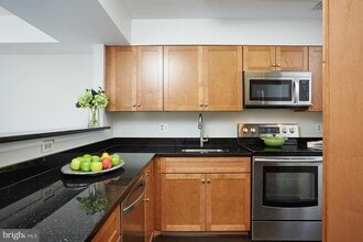 5700 Chapman Mill Dr in North Bethesda, MD - Building Photo - Building Photo