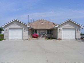 SKY MASTERS RETIREMENT VILLAS in Papillion, NE - Building Photo - Building Photo