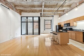 20 N State St, Unit 507 in Chicago, IL - Building Photo - Building Photo