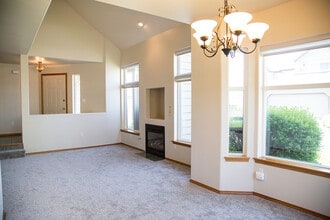 379 Columbia Point Dr in Richland, WA - Building Photo - Building Photo