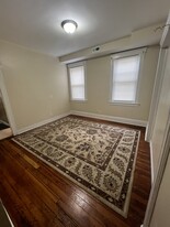 956 William St in Elizabeth, NJ - Building Photo