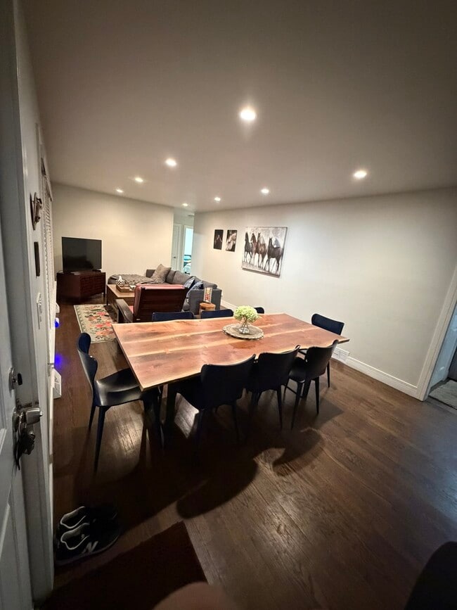 8000 N Ozark Ave in Niles, IL - Building Photo - Building Photo