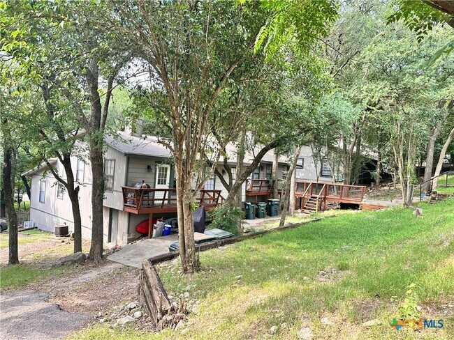 899 Hillyer St in San Marcos, TX - Building Photo - Building Photo