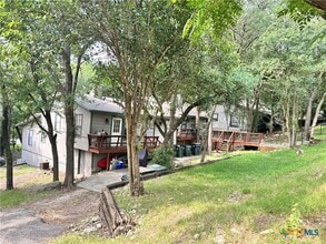 899 Hillyer St in San Marcos, TX - Building Photo - Building Photo