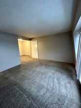 1450 Meadowview Dr in Marion, IA - Foto de edificio - Building Photo