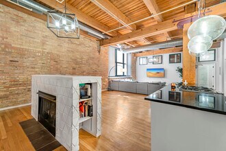 1727 S Indiana Ave, Unit 211 in Chicago, IL - Foto de edificio - Building Photo