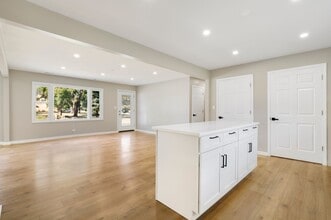 19W719 W Holtz Ave in Addison, IL - Building Photo - Building Photo