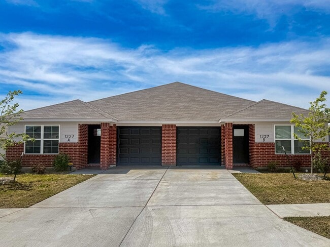 property at 1227 LEXINGTON Dr