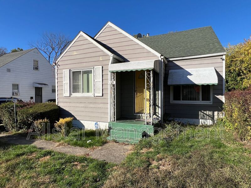 870 Frederick Blvd in Akron, OH - Building Photo