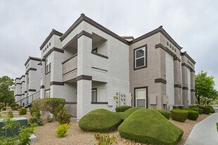7255 W Sunset Rd in Las Vegas, NV - Building Photo