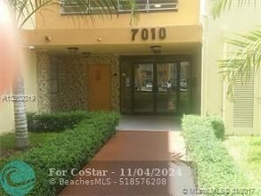 7010 NW 186th St in Hialeah, FL - Building Photo - Building Photo