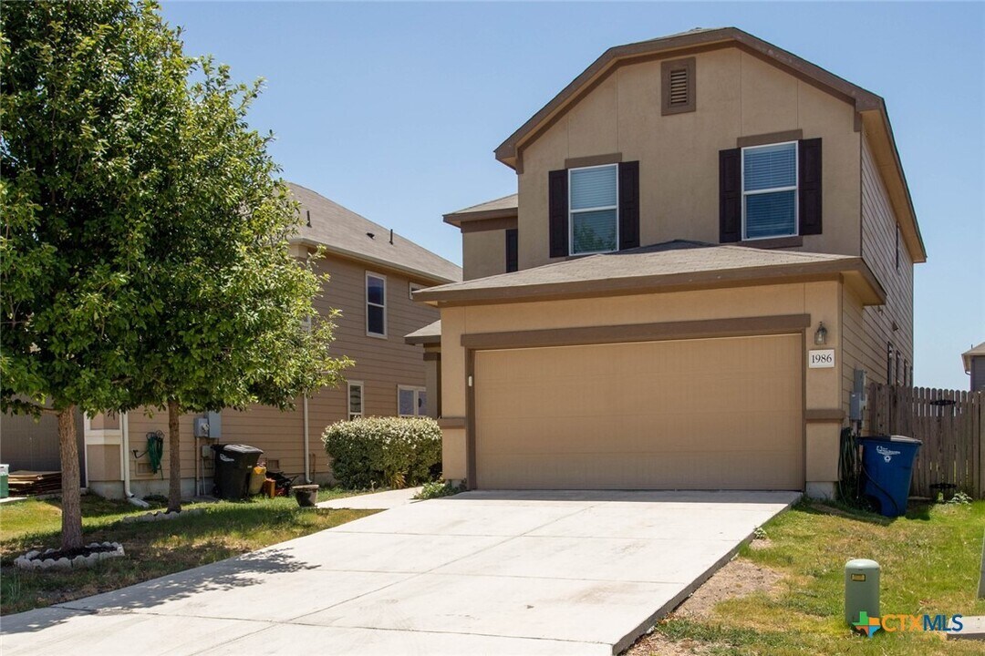 1986 Shire Meadows in New Braunfels, TX - Building Photo