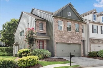 2405 Sardis Chase Ct in Buford, GA - Foto de edificio - Building Photo
