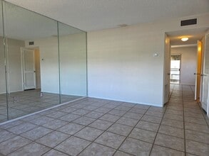 4800 Rilma Ave in Sarasota, FL - Building Photo - Building Photo