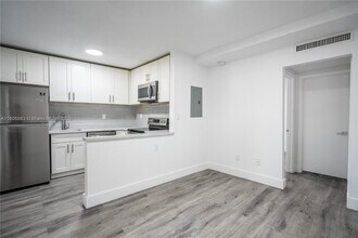 1950 NW 2nd Ct in Miami, FL - Building Photo - Building Photo