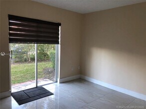 675 NW 85th Ct-Unit -8-104 in Miami, FL - Building Photo - Building Photo