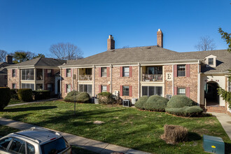 Weybridge Condominiums in Wall Township, NJ - Building Photo - Building Photo