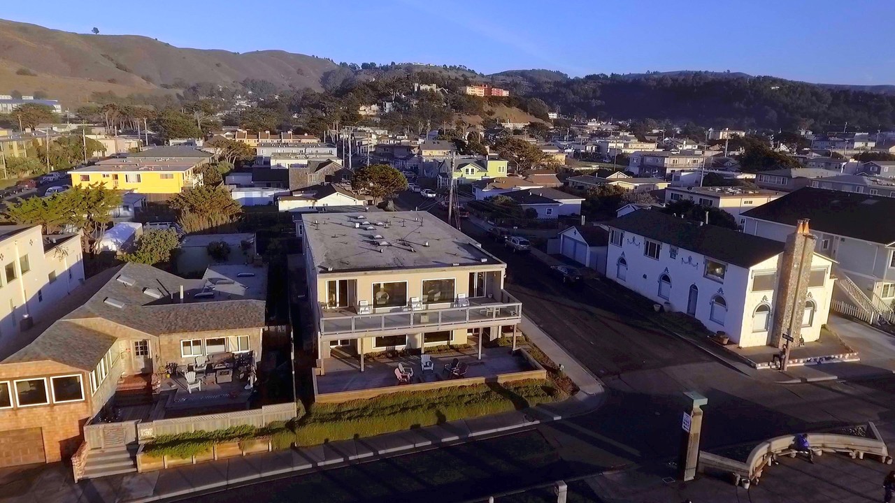 1 Carmel Ave in Pacifica, CA - Building Photo