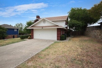 1406 Westbriar Dr in Weatherford, TX - Building Photo - Building Photo
