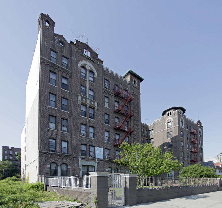 180 Lenox Rd in Brooklyn, NY - Building Photo