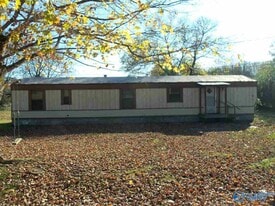 140 Chestnut Rd in New Hope, AL - Building Photo