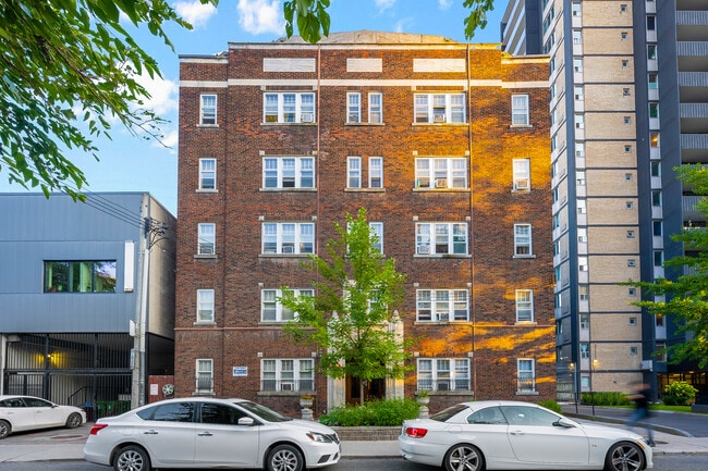 Dundonald Arms in Toronto, ON - Building Photo - Building Photo
