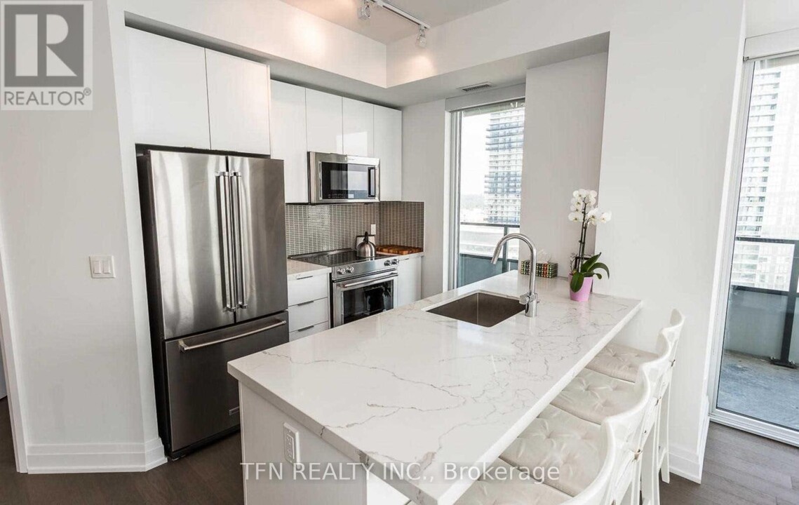 20-1720 Shore Breeze Dr in Toronto, ON - Building Photo