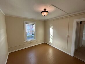 27 Housatonic St, Unit 1 in Lenox, MA - Building Photo - Building Photo