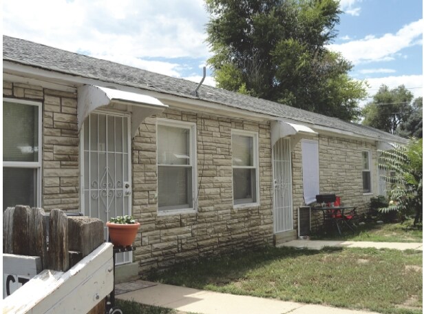 3653-3671 S Knox Ct in Denver, CO - Building Photo